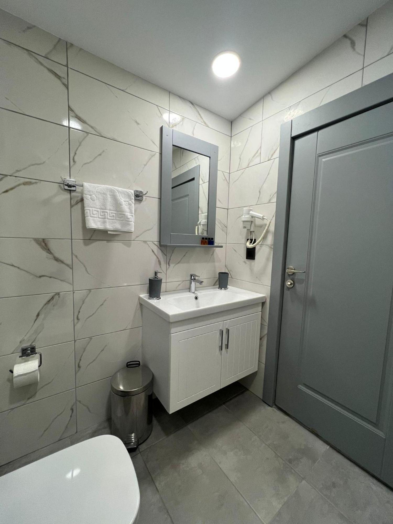 Lynda Hotel Istanbul Bagian luar foto