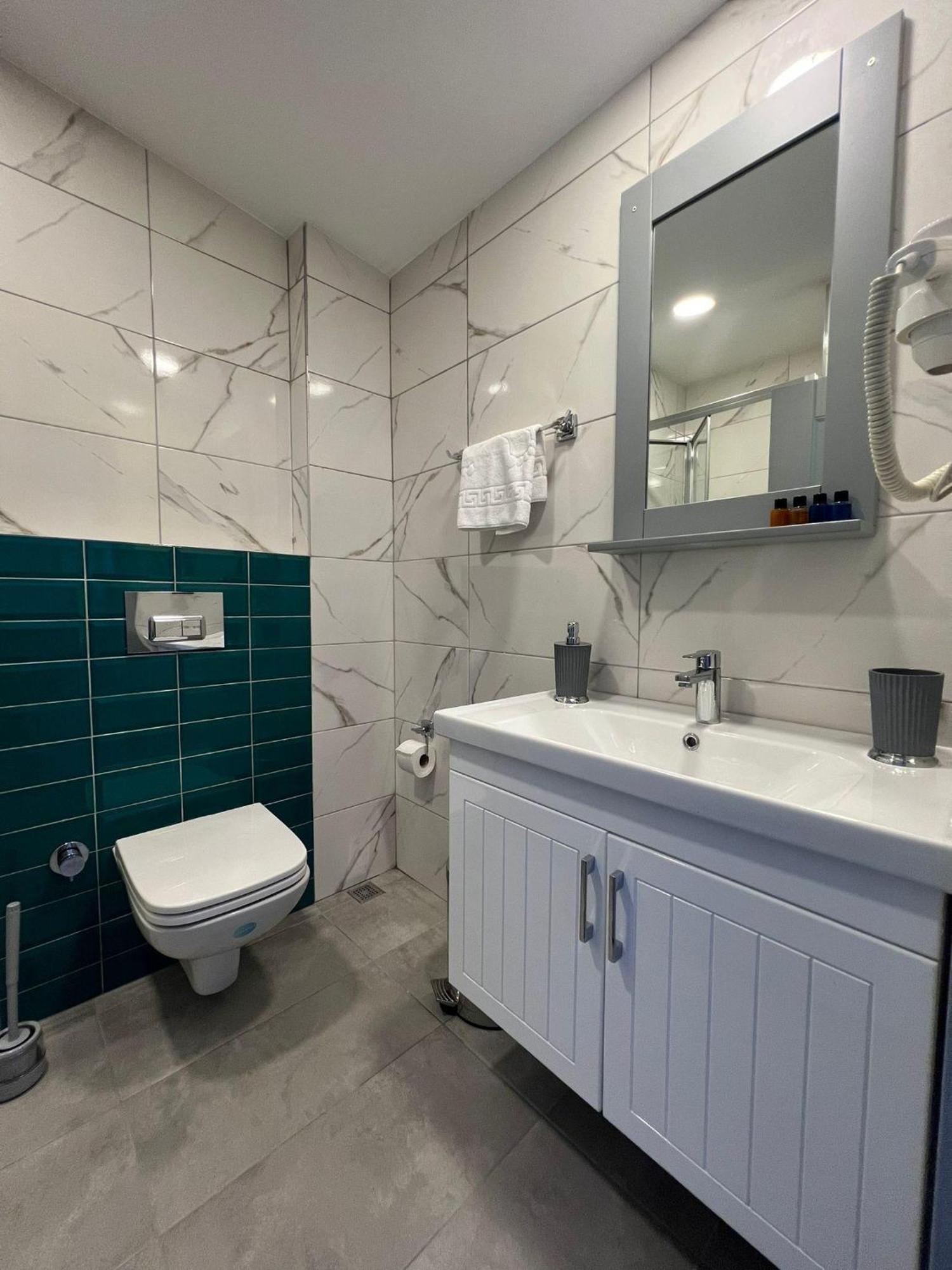 Lynda Hotel Istanbul Bagian luar foto